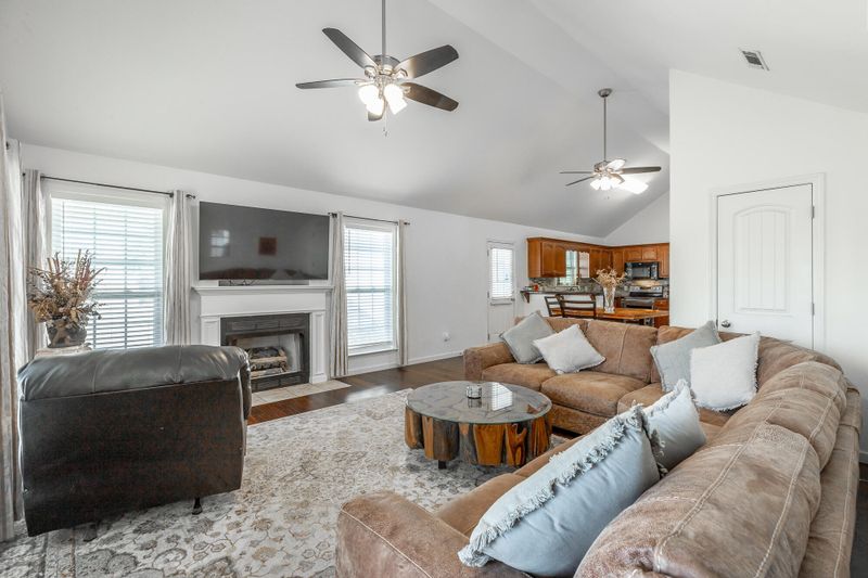 35 Infantry Dr, Rossville, GA 30741