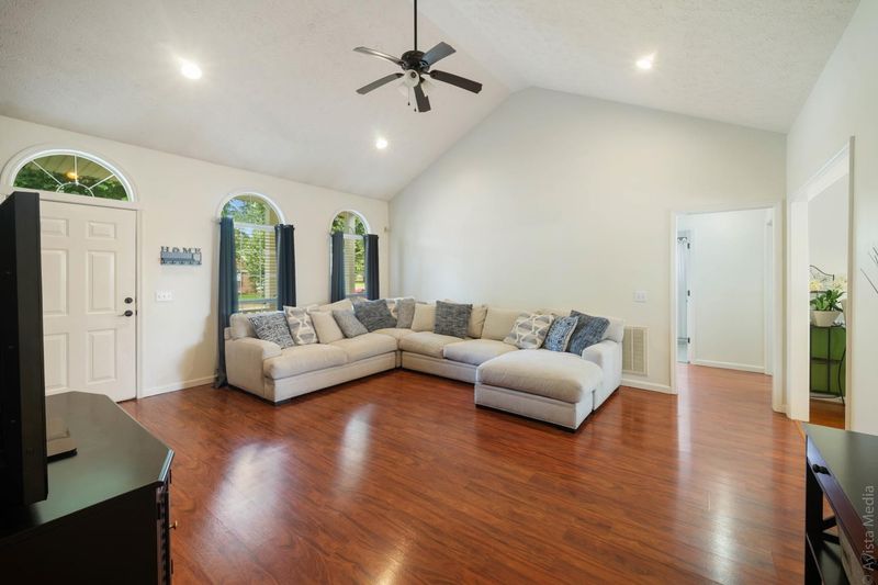 327 Huntington Dr, Gallatin, TN 37066