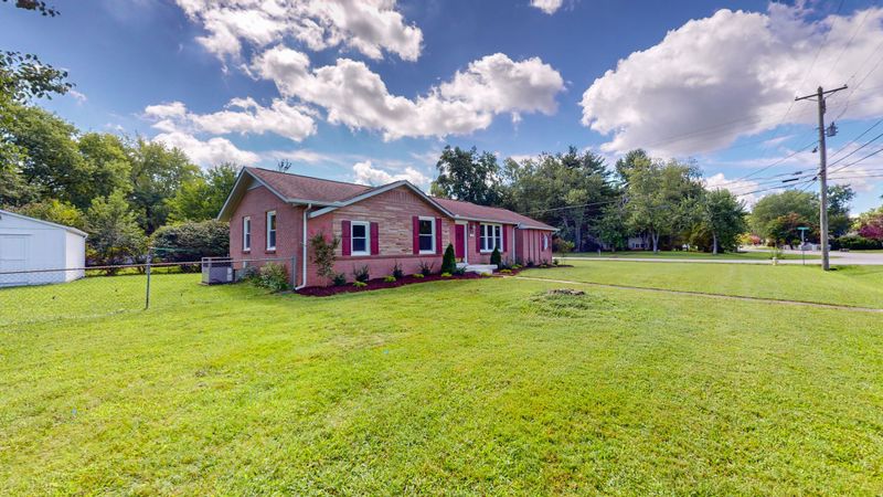 1207 Minerva Dr, Murfreesboro, TN 37130