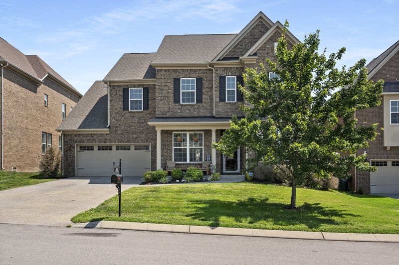 5013 Napoli Dr, Mount Juliet, TN 37122