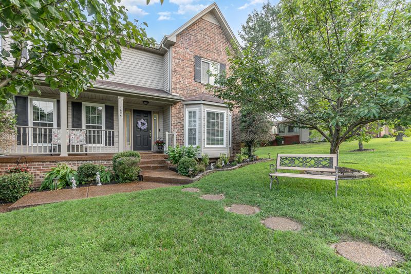 1625 Roundhill Dr, Nashville, TN 37211