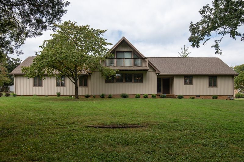 1925 Arlington Rd, Lebanon, TN 37087