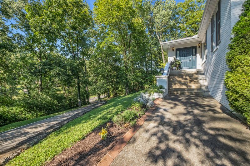 5731 Knob Rd, Nashville, TN 37209