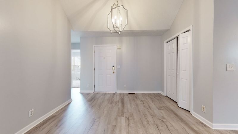 1236 Twin Circle Dr, Nashville, TN 37217