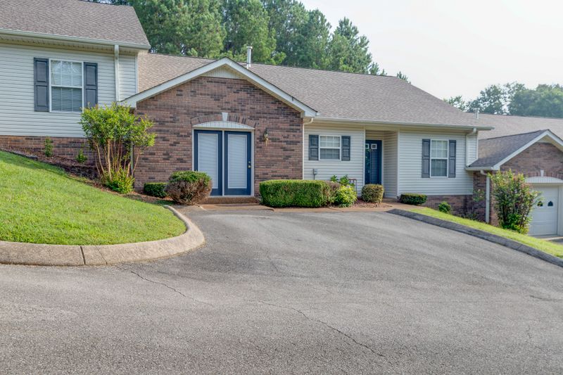 411 Village Cir, Dickson, TN 37055
