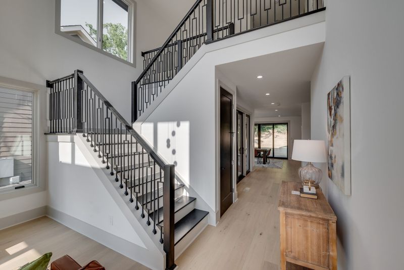 706 Village Ct, Nashville, TN 37206