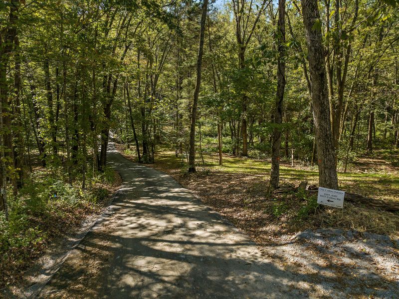 8391 Collins Rd, Nashville, TN 37221