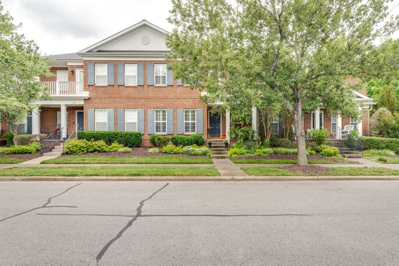 638 Springlake Dr, Franklin, TN 37064