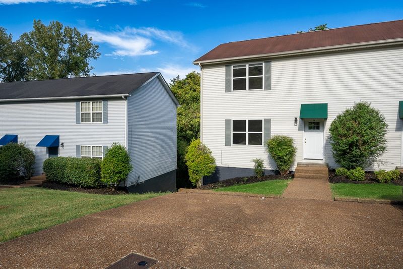 3321B Niagara Dr, Nashville, TN 37214