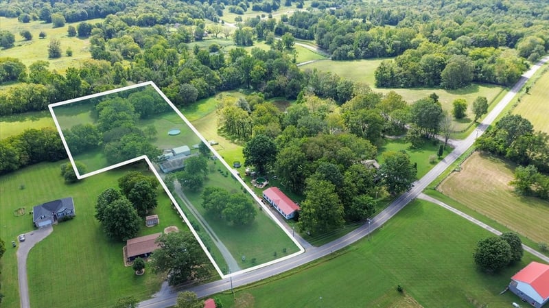 1303 Harsh Ln, Castalian Springs, TN 37031