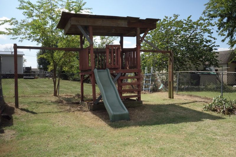1099 Bales St, Gallatin, TN 37066