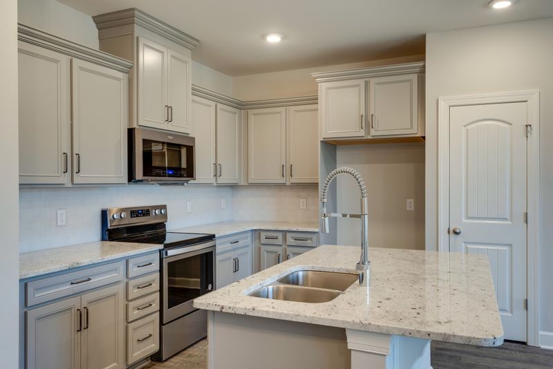 5077 Dayflower Dr, Hermitage, TN 37076