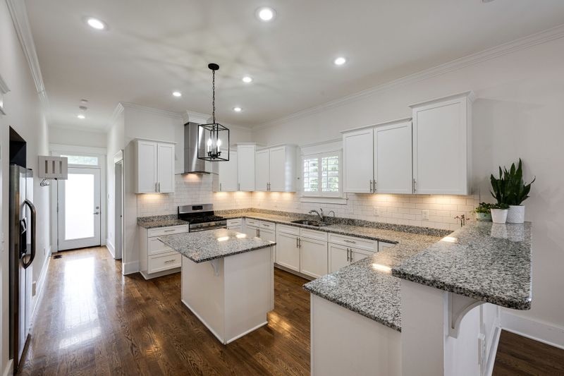 713B South 11th St, Nashville, TN 37206