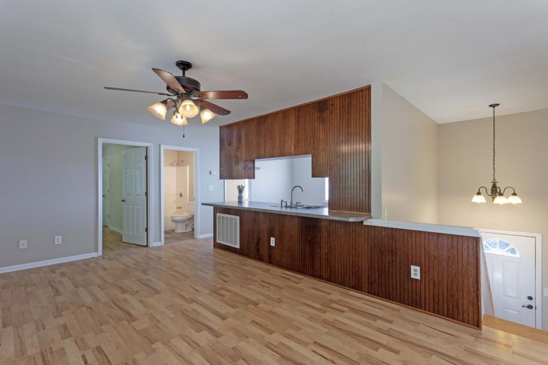 953 Skyline Dr, Rossville, GA 30741