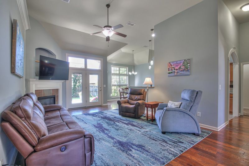 1090 Nealcrest Cir, Spring Hill, TN 37174