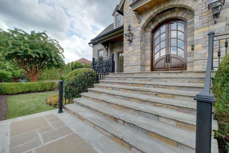1045 Vaughn Crest Dr, Franklin, TN 37069