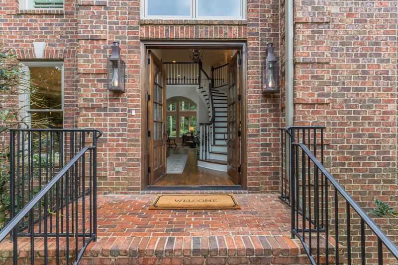 232 Bramerton Ct, Franklin, TN 37069