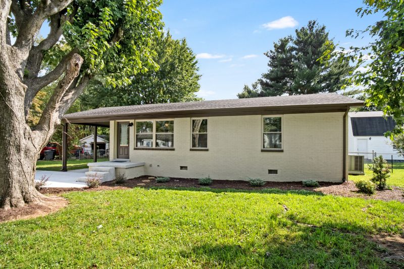 206 W Mcglothlin St, Portland, TN 37148
