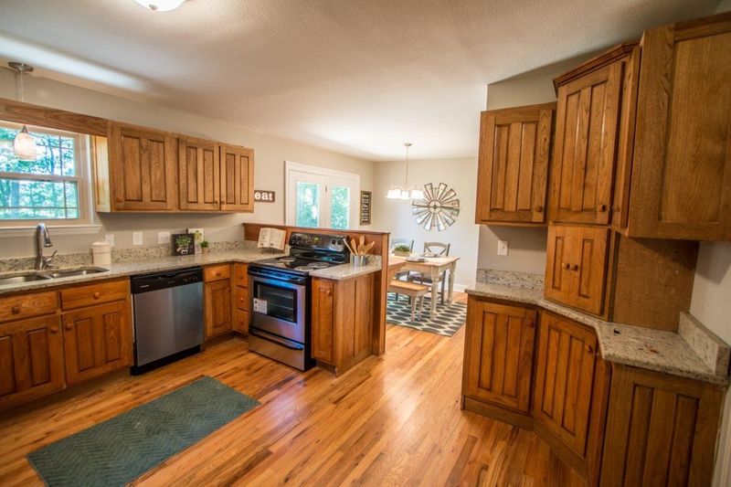 572 Bicentennial Trl, Rock Spring, GA 30739