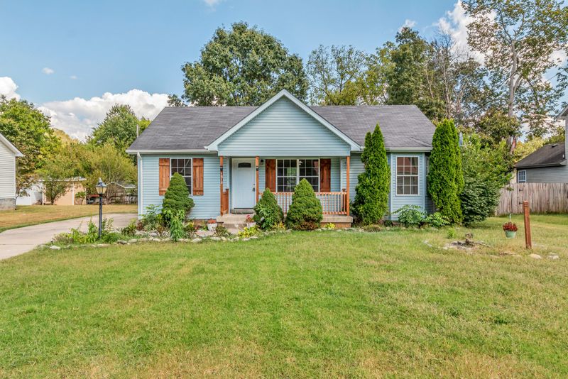 1515 Ridgemont Dr, La Vergne, TN 37086