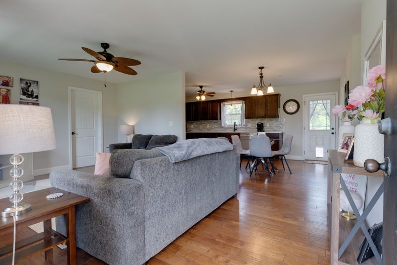 1925 Old County House Rd, White Bluff, TN 37187