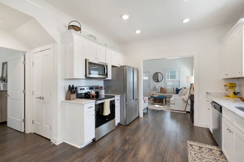 949 Ashland Place Dr, Nashville, TN 37218