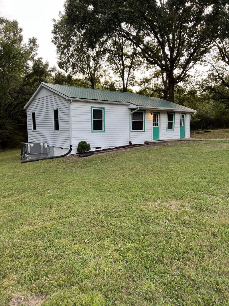 150 Springer Dr, Dickson, TN 37055