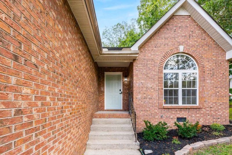 1041 Burnham Dr S, Hendersonville, TN 37075