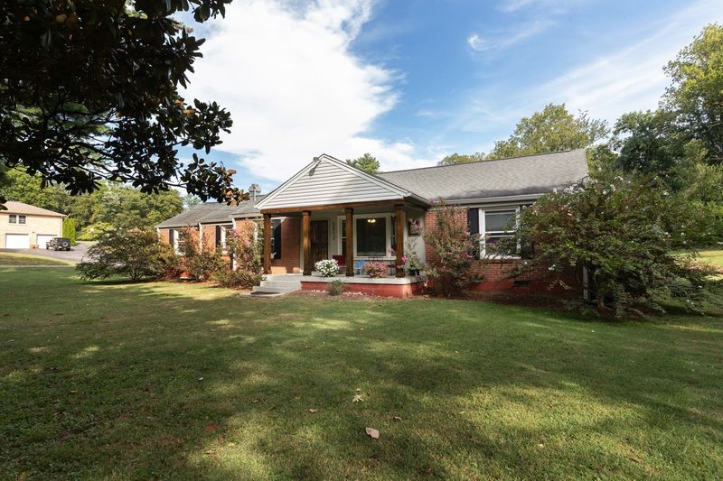 5012 Stillwood Dr, Nashville, TN 37220
