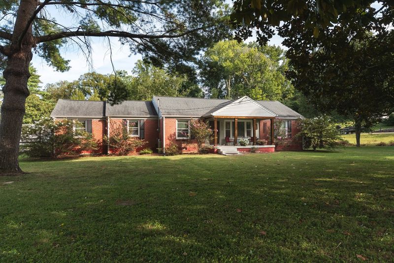 5012 Stillwood Dr, Nashville, TN 37220