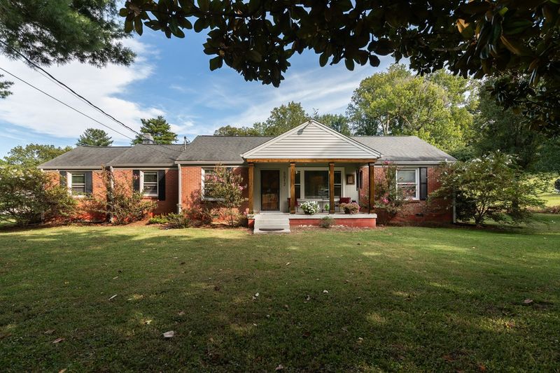5012 Stillwood Dr, Nashville, TN 37220