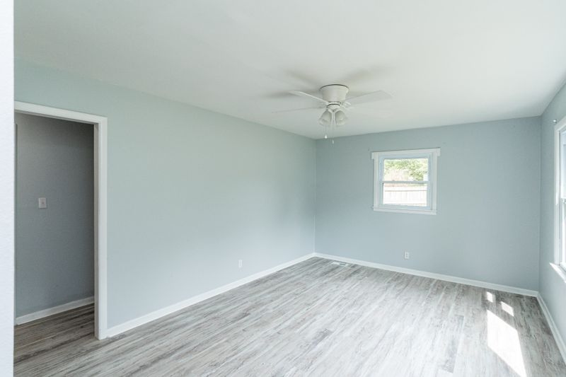 2042 Old Greenbrier Pike, Greenbrier, TN 37073