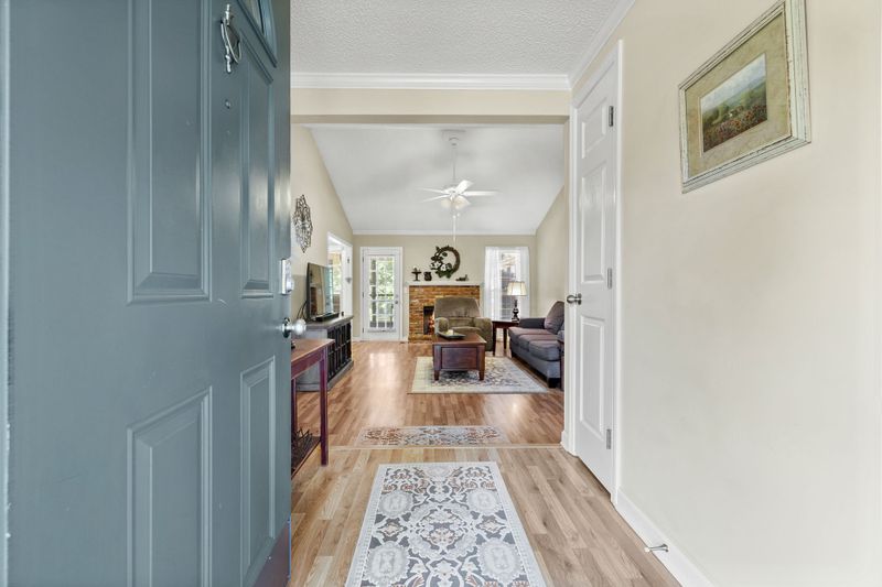 908 Harpeth Bend Dr, Nashville, TN 37221