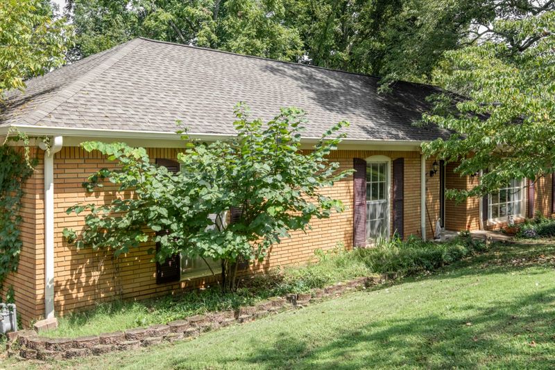 856 Highland Crest Dr, Nashville, TN 37205