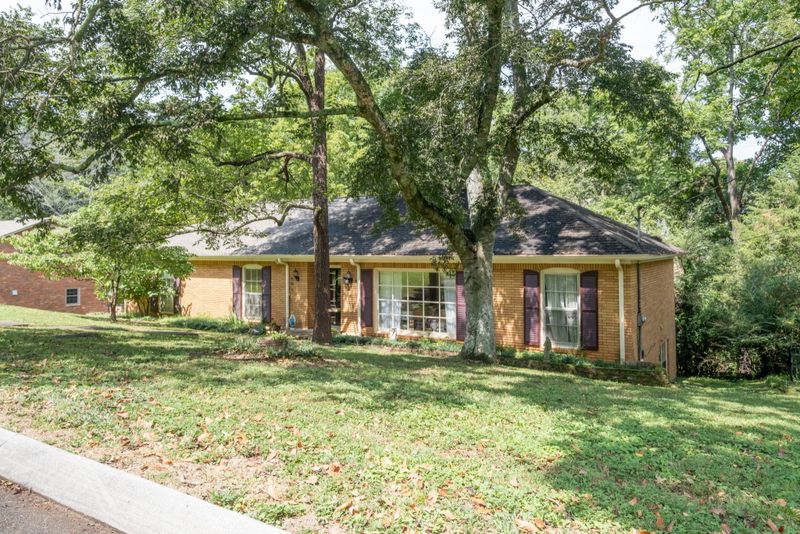 856 Highland Crest Dr, Nashville, TN 37205