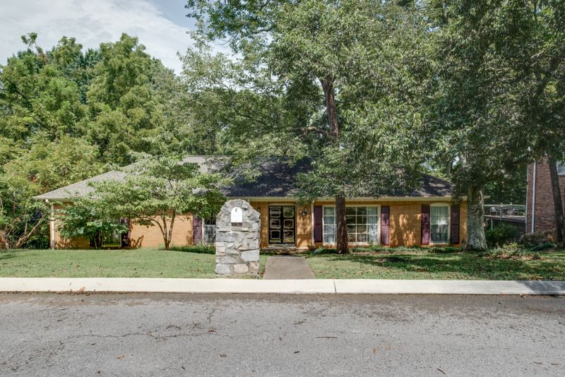 856 Highland Crest Dr, Nashville, TN 37205