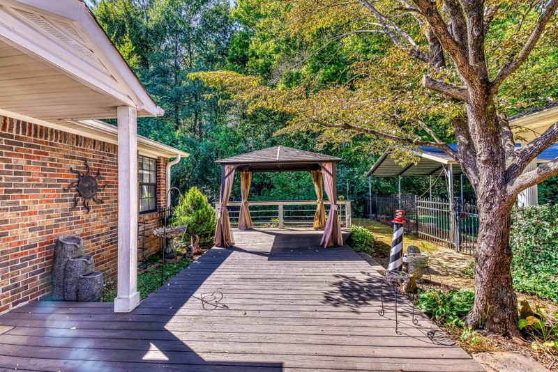 115 W Oak Hill Dr, Florence, AL 35633