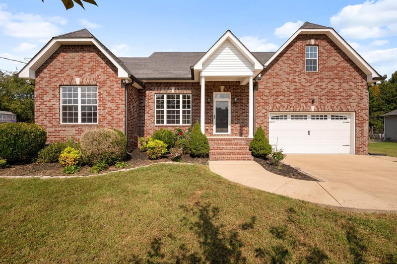 107 Wagners Way, White Bluff, TN 37187