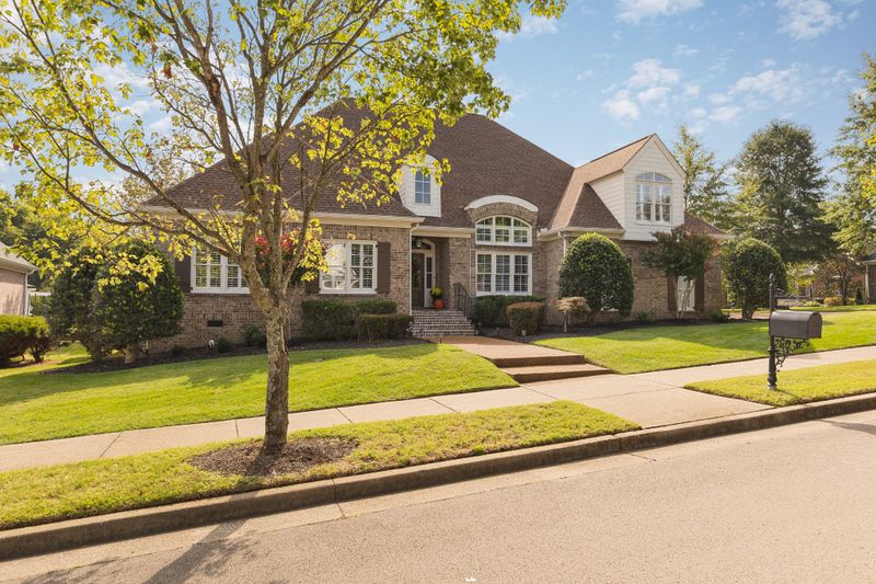 660 Springlake Dr, Franklin, TN 37064