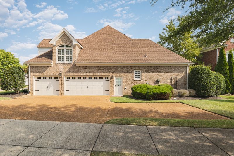 660 Springlake Dr, Franklin, TN 37064