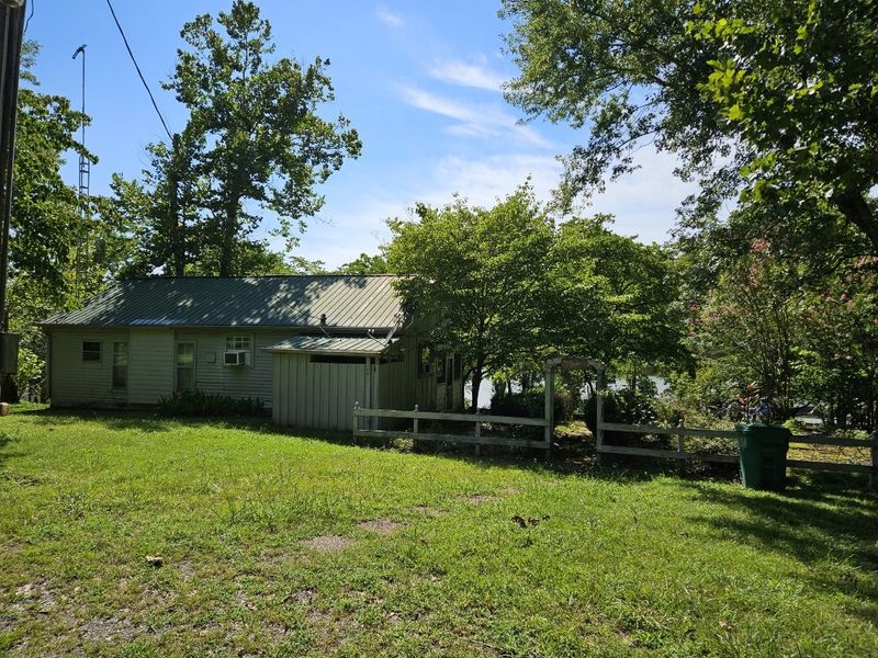 121 Bellwood Ln, Charlotte, TN 37036