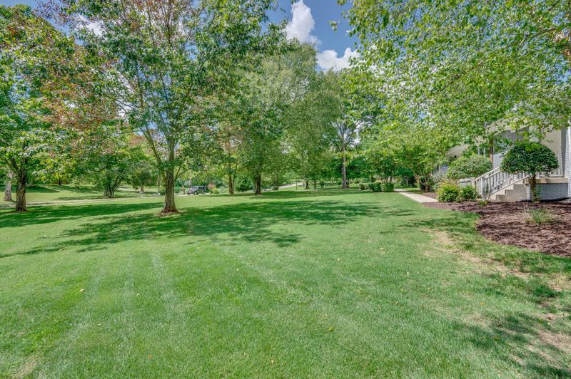 6352 Bresslyn Rd, Nashville, TN 37205