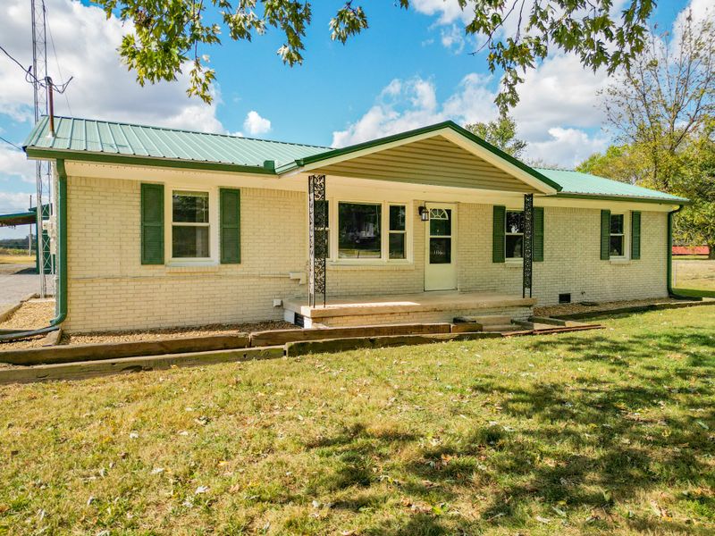 106 Lakeside Dr, Columbia, TN 38401