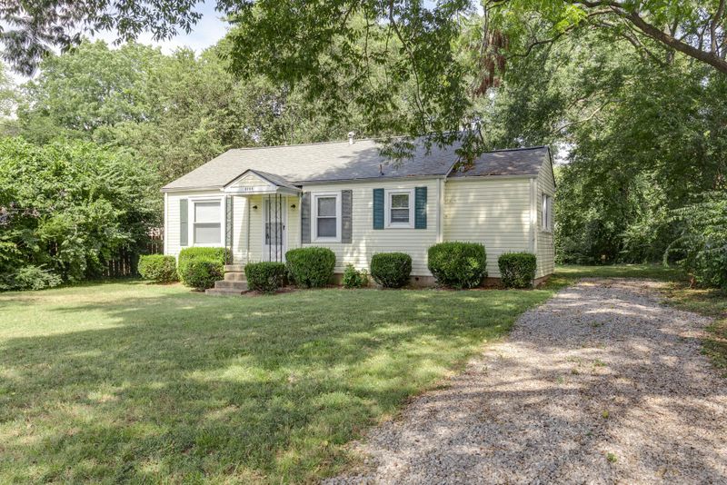 2705 Brunswick Dr, Nashville, TN 37207