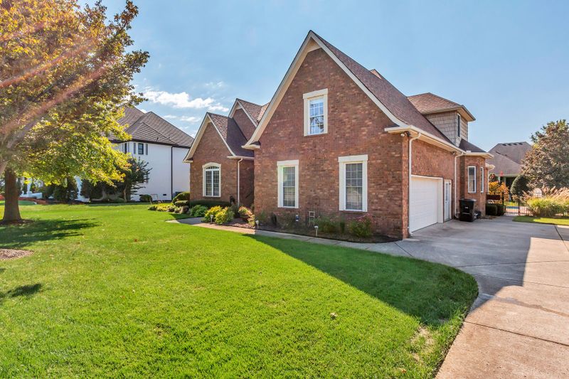 2213 Oakleigh Dr, Murfreesboro, TN 37129