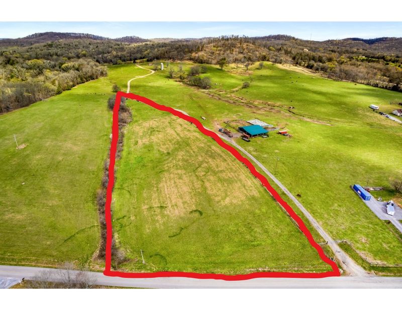 655 Chipman Rd, Bethpage, TN 37022
