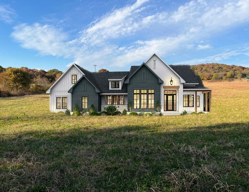655 Chipman Rd, Bethpage, TN 37022