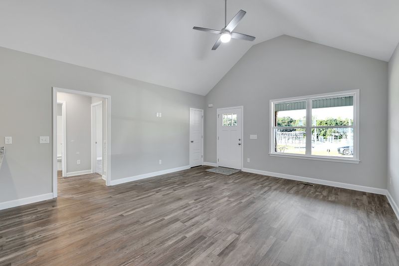 141 High School St, Charlotte, TN 37036