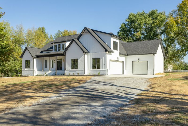 190 Volunteer Rd, Murfreesboro, TN 37128
