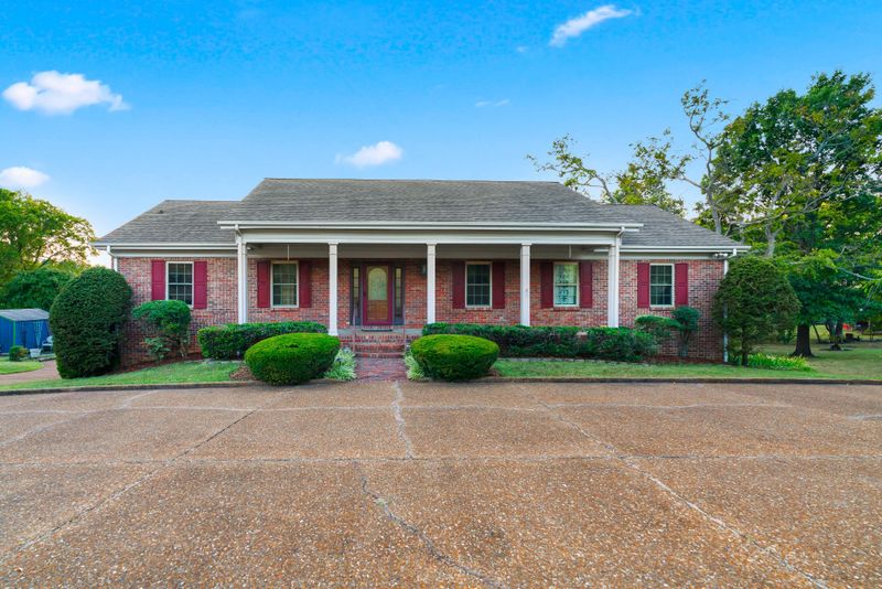 3231 Knobview Dr, Nashville, TN 37214